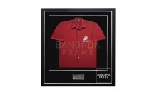 กรอบรูปโชว์เสื้อยูนิฟอร์มของสถาบันดัง